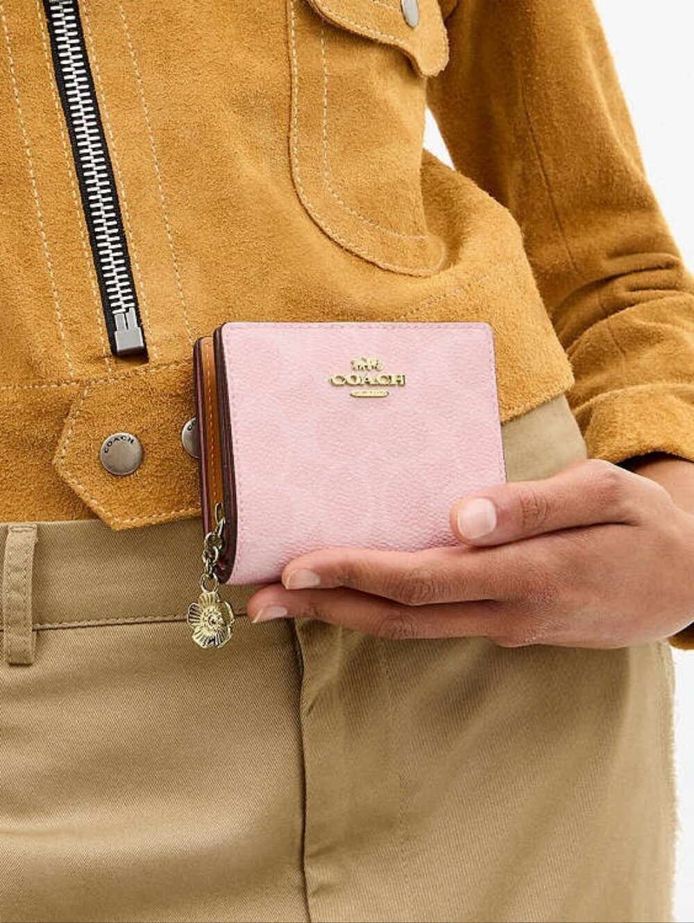 Coach Snap Wallet W/charm NWT - Picture 2 of 3